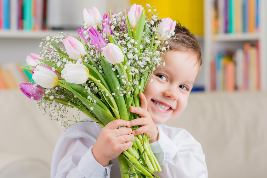 Hallo, Mama! Ich hab da was für dich! Das unangefochten beliebteste Geschenk zum Muttertag: Blumen! © Fotolia/Picture-Factory Hallo, Mama! Ich hab da was für dich! Das unangefochten beliebteste Geschenk zum Muttertag: Blumen! © Fotolia/Picture-Factory
