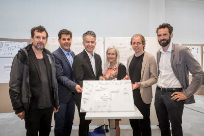 Präsentieren das Siegermodell: v. l. Peter Reitmayr, Bertram Werle, Kurt Hohensinner, Ursula Pucher, Winfried Ranz und Thomas Heil. © Stadt Graz/Fischer Präsentieren das Siegermodell: v. l. Peter Reitmayr, Bertram Werle, Kurt Hohensinner, Ursula Pucher, Winfried Ranz und Thomas Heil.
