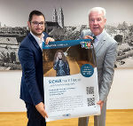 Bgm. Klaus Schneeberger und Sicherheitsstadtrat Philipp Gerstenmayer aus Wiener Neustadt präsentierten die Kooperation mit dem Heimwegtelefon der Stadt Graz. © Foto: Wiener Neustadt/Weller Bgm. Klaus Schneeberger und Sicherheitsstadtrat Philipp Gerstenmayer aus Wiener Neustadt präsentierten die Kooperation mit dem Heimwegtelefon der Stadt Graz. © Foto: Wiener Neustadt/Weller