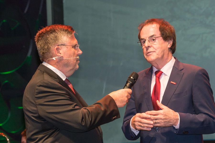 Stiftete wieder "seinen" Preis an junge WissenschaftlerInnen: Saubermacher Hans Roth. © Stadt Graz/Foto Fischer Stiftete wieder "seinen" Preis an junge WissenschaftlerInnen: Saubermacher Hans Roth. © Stadt Graz/Foto Fischer