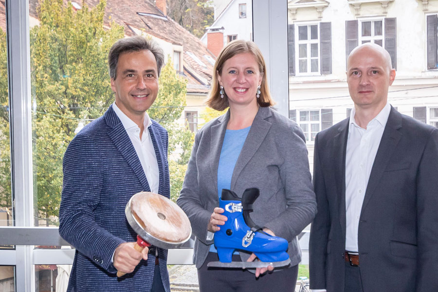 Präsentierten heute die "Grazer Winterwelt der Saison 2018/2019": Bürgermeister Siegfried Nagl (l.) und Landesrätin Barbara Eibinger-Miedl. Florian Schwillinsky, Studienautor und Leiter des ECONOMIXS Instituts, legte Zahlen vor. © Stadt Graz/Fischer Präsentierten heute die "Grazer Winterwelt der Saison 2018/2019": Bürgermeister Siegfried Nagl (l.) und Landesrätin Barbara Eibinger-Miedl. Florian Schwillinsky, Studienautor und Leiter des ECONOMIXS Instituts, legte Zahlen vor. © Stadt Graz/Fischer