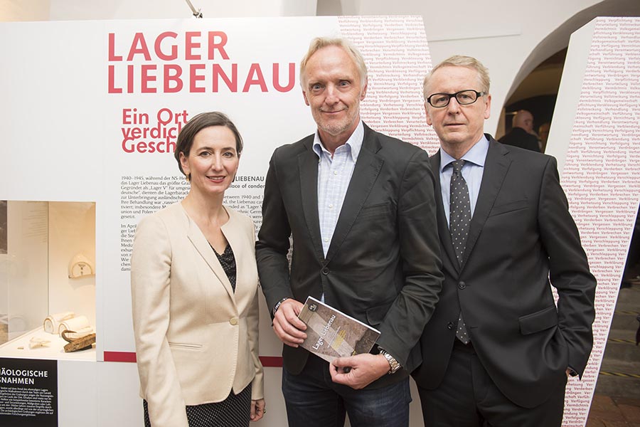 Eröffnung Ausstellung "Lager Liebenau": Historikerin Barbara Stelzl-Marx, Stadtrat Günter Riegler, GrazMuseum-Direktor Otto Hochreiter (v. l.)