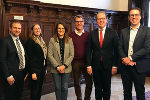 Diskussionsrunde (v. l.): Pieter Faber (Städteallianz Nordholland), Vizebürgermeister Friso Douwstra (Stadt Leeuwarden), Andreas Morianz (Wirtschaftsabteilung Graz), Anna Reichenberger (Regionalmanagement Steirischer Zentralraum), Barbara Geineder (Green Tech Cluster) und Thomas Drage (EU-Referat Graz) © Stadt Graz Diskussionsrunde (v. l.): Pieter Faber (Städteallianz Nordholland), Vizebürgermeister Friso Douwstra (Stadt Leeuwarden), Andreas Morianz (Wirtschaftsabteilung Graz), Anna Reichenberger (Regionalmanagement Steirischer Zentralraum), Barbara Geineder (Green Tech Cluster) und Thomas Drage (EU-Referat Graz) © Stadt Graz