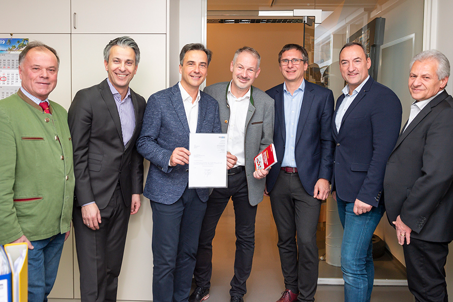 v.l. Gemeinderat Peter Piffl-Percevic, Sportstadtrat Kurt Hohensinner, Bürgermeister Siegfried Nagl, Sportamtschef Thomas Rajakovics, Magistratsdirektor Martin Haidvogl, Vizebürgermeister Mario Eustacchio und Personalvertretungschef Gerhard Wirtl bei der offiziellen Angelobung. © Stadt Graz/Fischer v.l. Gemeinderat Peter Piffl-Percevic, Sportstadtrat Kurt Hohensinner, Bürgermeister Siegfried Nagl, Sportamtschef Thomas Rajakovics, Magistratsdirektor Martin Haidvogl, Vizebürgermeister Mario Eustacchio und Personalvertretungschef Gerhard Wirtl bei der offiziellen Angelobung. © Stadt Graz/Fischer