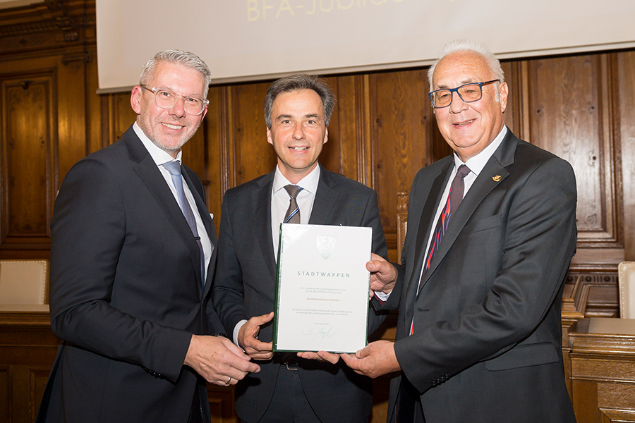 v.l.: BFA-Geschäftsführer Harald Burgstaller, Bürgermeister Siegfried Nagl und BFA-Präsident Otto Widetschek © Stadt Graz/Fischer v.l.: BFA-Geschäftsführer Harald Burgstaller, Bürgermeister Siegfried Nagl und BFA-Präsident Otto Widetschek