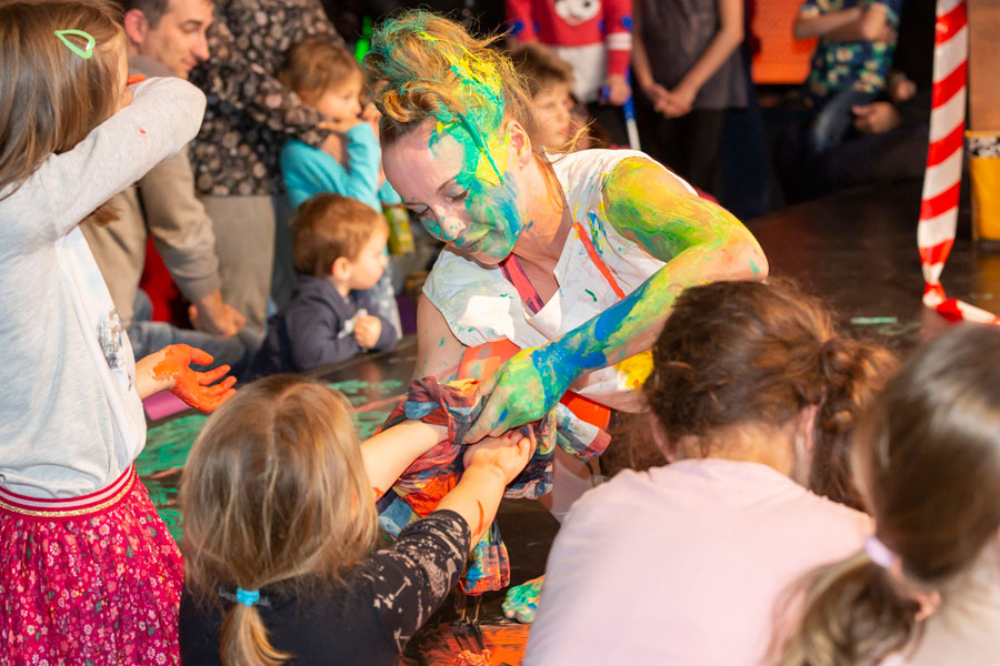 Eröffnungsshow mit Mitmach-Möglichkeit: Klecksen erlaubt! © Stadt Graz/Fischer Eröffnungsshow mit Mitmach-Möglichkeit: Klecksen erlaubt!