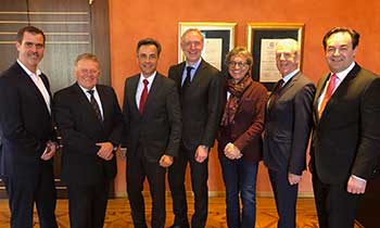 Über die guten Zahlen aus den Tochterunternehmen freuten sich (v.l.) Bernd Stockinger, Wolfgang Malik, Bgm. Siegfried Nagl, Stadtrat Günter Riegler, Dieter Weber, Gerhard Widmann und Armin Egger. © Stadt Graz Über die guten Zahlen aus den Tochterunternehmen freuten sich (v.l.) Bernd Stockinger, Wolfgang Malik, Bgm. Siegfried Nagl, Stadtrat Günter Riegler, Dieter Weber, Gerhard Widmann und Armin Egger. © Stadt Graz