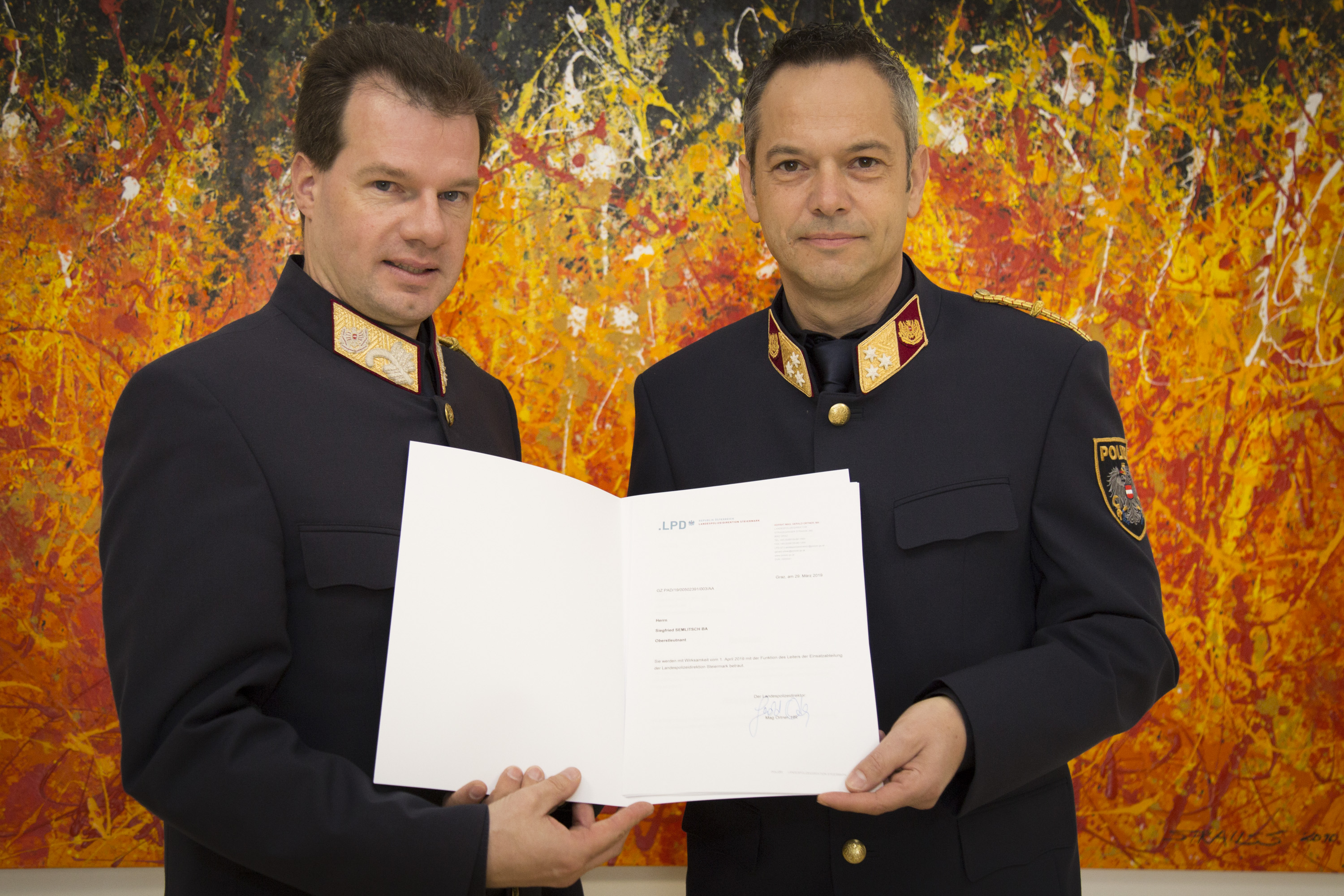 Gerald Ortner und Oberst Siegfried Semlitsch. © LPD Gerald Ortner und Oberst Siegfried Semlitsch. © LPD