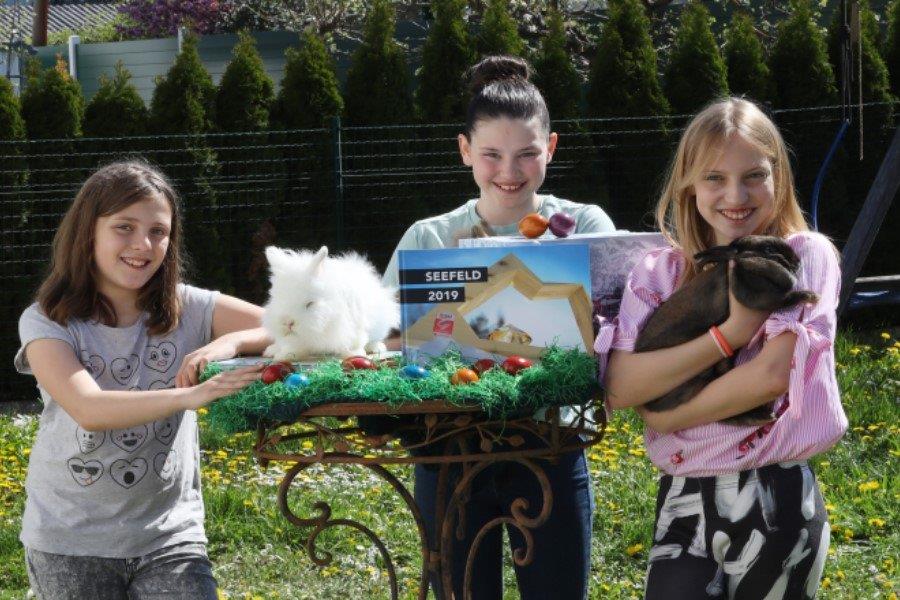 drei Mädchen mit Hasen und Bildband Seefeld 2019 © Foto: Gepa pictures drei Mädchen mit Hasen und Bildband Seefeld 2019 © Foto: Gepa pictures