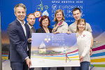 Stadtrat Kurt Hohensinner, Wieland Lüders (ISU), Christiane Mörth (Skate Austria), Landesrätin Barbara Eibinger-Miedl, Severin Kiefer & Miriam Ziegler (SportlerInnen)