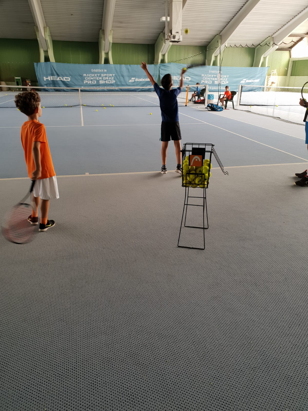 Kinder beim Tennis © Foto: Stadt Graz/Sportamt Kinder beim Tennis © Foto: Stadt Graz/Sportamt