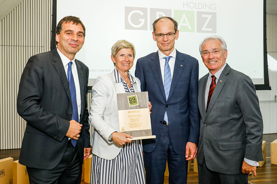 Feierliche Verleihung des CO2-Zertifikats: Post AG-Vorstand Peter Umundum, Holding-Vorstandsdirektorin Barbara Muhr, Post AG-Vorstand Walter Oblin und Post-Generaldirektor Georg Pölzl (v. l.)