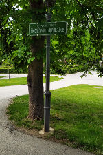 Egal ob auf Straßen, Plätzen oder im Stadtpark: Alle namensbezogenen Straßennamen werden vom Projekt erfasst. © Stadtvermessung Graz/Marc Diehold Egal ob auf Straßen, Plätzen oder im Stadtpark: Alle namensbezogenen Straßennamen werden vom Projekt erfasst. © Stadtvermessung Graz/Marc Diehold