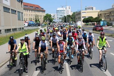 Rund 600 CityRadlerInnen und TeilnehmerInnen des Glocknerman waren zu Fronleichnam auf ihren Rädern in der Stadt unterwegs. © Stadt Graz_Erwin Wieser Rund 600 CityRadlerInnen und TeilnehmerInnen des Glocknerman waren zu Fronleichnam auf ihren Rädern in der Stadt unterwegs.