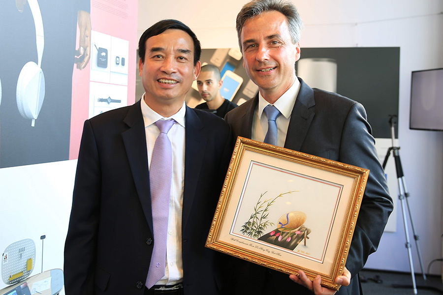 Herzlich willkommen in Graz: Bgm. Siegfried Nagl begrüßte die Gäste aus Vietnam rund um Delegationsleiter Le Trung Chinh. © Da Nang People's Committee Herzlich willkommen in Graz: Bgm. Siegfried Nagl begrüßte die Gäste aus Vietnam rund um Delegationsleiter Le Trung Chinh. © Da Nang People's Committee