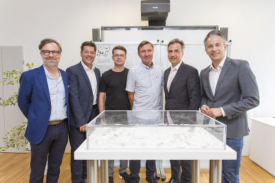 Präsentierten heute das Modell für den künftigen Schulcampus Puntigam: von links Architekt DI Christian Ambos, Stadtbaudirektor DI Mag. Bertram Werle, Architekt DI Claude Probst, Hochbau-Referatsleiter DI Heinz Reiter, Bürgermeister Mag. Siegfried Nagl und Stadtrat Kurt Hohensinner MBA. © Stadt Graz/Fischer Präsentierten heute das Modell für den künftigen Schulcampus Puntigam: von links Architekt DI Christian Ambos, Stadtbaudirektor DI Mag. Bertram Werle, Architekt DI Claude Probst, Hochbau-Referatsleiter DI Heinz Reiter, Bürgermeister Mag. Siegfried Nagl und Stadtrat Kurt Hohensinner MBA. © Stadt Graz/Fischer