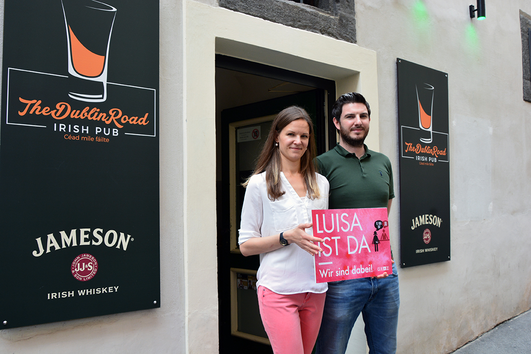 Martina + Mark Farrelly und das Lokal "The Dublin Road Irish Pub" unterstützen die Aktion „Luisa ist da“.