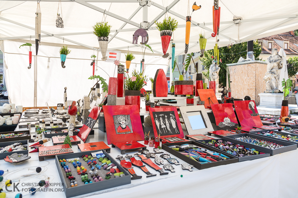 Außergewöhnliches beim Internationalen Töpfermarkt auf dem Karmerliterplatz. © Christine M. Kipper/Fotograefin.org Außergewöhnliches beim Internationalen Töpfermarkt auf dem Karmerliterplatz. © Christine M. Kipper/Fotograefin.org