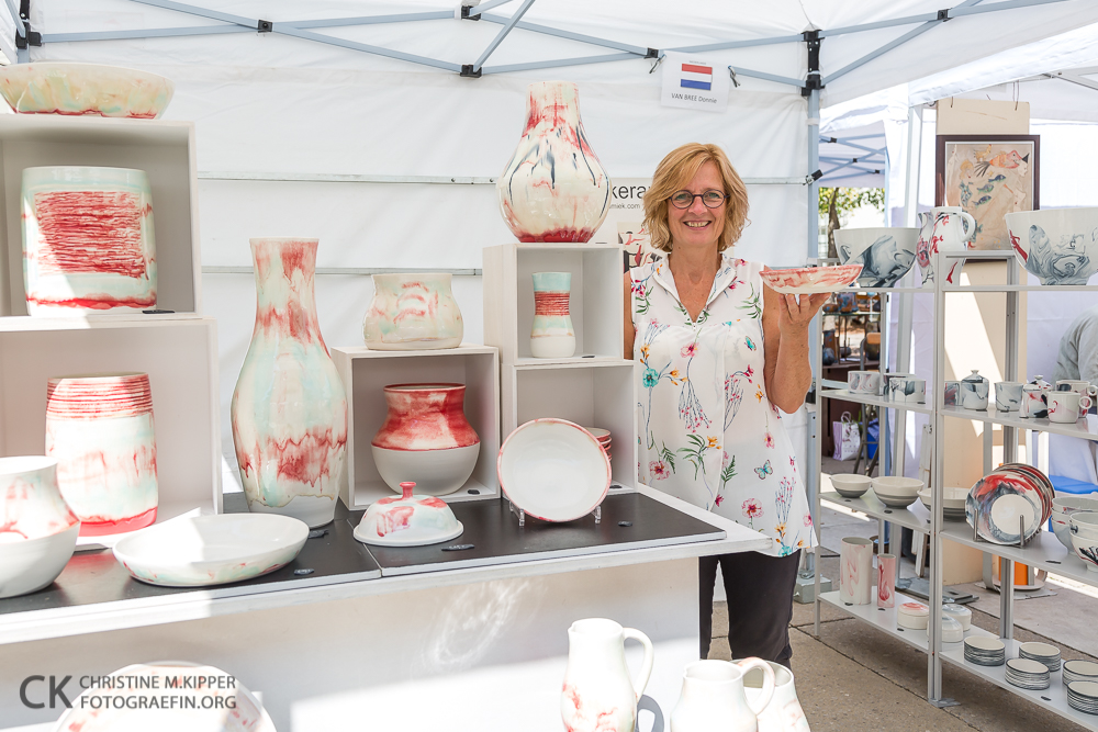 Außergewöhnliches beim Internationalen Töpfermarkt auf dem Karmerliterplatz. © Christine M. Kipper/Fotograefin.org Außergewöhnliches beim Internationalen Töpfermarkt auf dem Karmerliterplatz. © Christine M. Kipper/Fotograefin.org