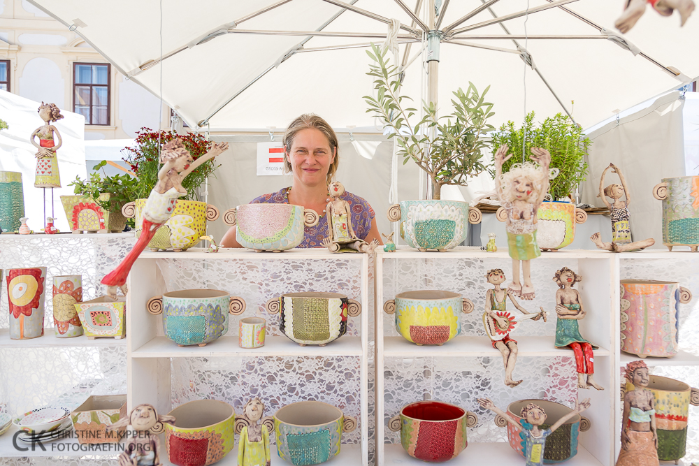 Außergewöhnliches beim Internationalen Töpfermarkt auf dem Karmerliterplatz. © Christine M. Kipper/Fotograefin.org Außergewöhnliches beim Internationalen Töpfermarkt auf dem Karmerliterplatz. © Christine M. Kipper/Fotograefin.org