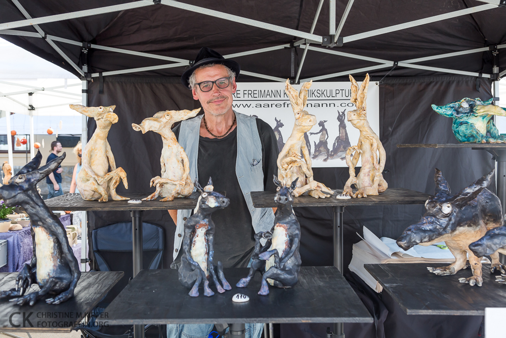 Außergewöhnliches beim Internationalen Töpfermarkt auf dem Karmerliterplatz. © Christine M. Kipper/Fotograefin.org Außergewöhnliches beim Internationalen Töpfermarkt auf dem Karmerliterplatz. © Christine M. Kipper/Fotograefin.org