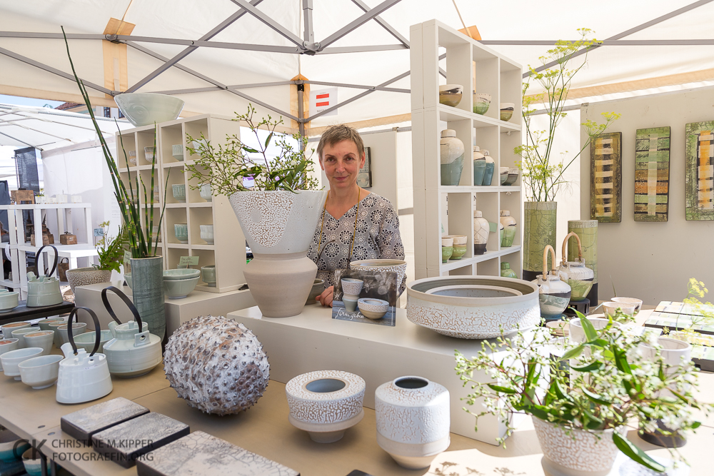 Außergewöhnliches beim Internationalen Töpfermarkt auf dem Karmerliterplatz. © Christine M. Kipper/Fotograefin.org Außergewöhnliches beim Internationalen Töpfermarkt auf dem Karmerliterplatz. © Christine M. Kipper/Fotograefin.org