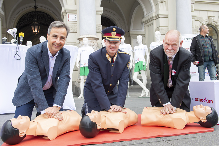 Beherzt helfen! Der Tag der Wiederbelebung erinnert daran. © Stadt Graz/Fischer Beherzt helfen! Der Tag der Wiederbelebung erinnert daran.