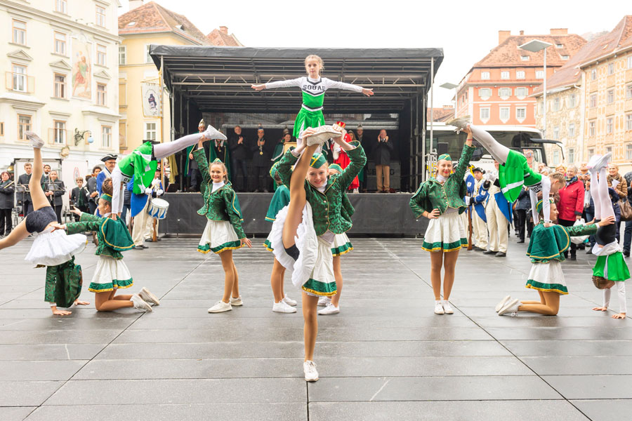 Tolle Vorführung der Gardemädchen! Das viele Trainieren hat sich gelohnt! © Stadt Graz/Fischer Tolle Vorführung der Gardemädchen! Das viele Trainieren hat sich gelohnt! © Stadt Graz/Fischer