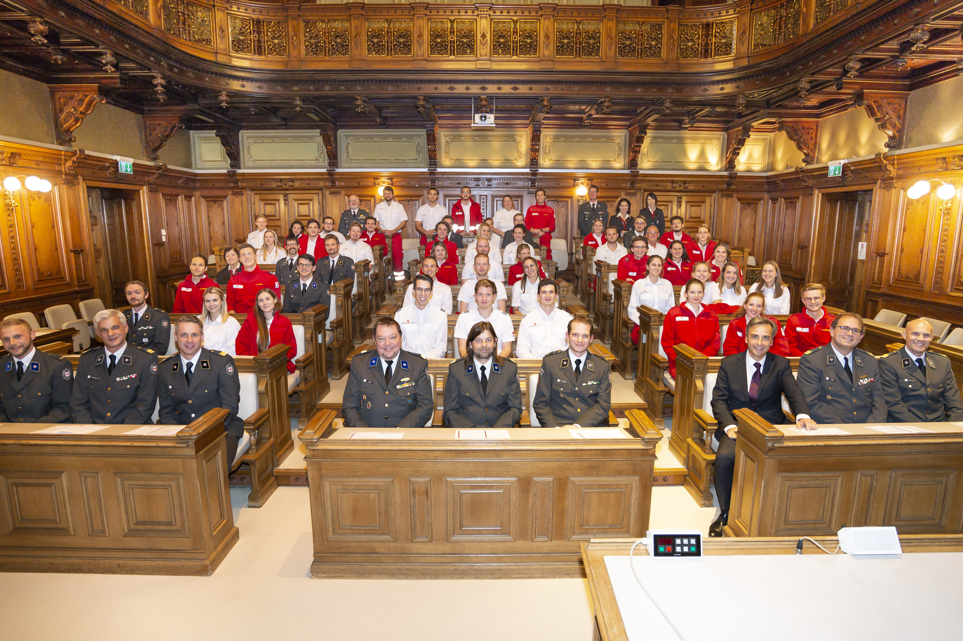 "Bitte lächeln" hieß es für die MitarbeiterInnen des Roten Kreuz im Rathaus. © Stadt Graz/Fischer "Bitte lächeln" hieß es für die MitarbeiterInnen des Roten Kreuz im Rathaus. © Stadt Graz/Fischer
