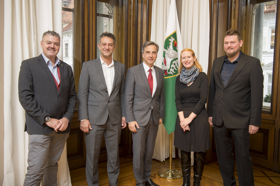 Ich gelobe! Bürgermeister Siegfried Nagl begrüßte Franz Peter Pergler, Andreas Mautner, Daniela Katzensteiner und Michael Rothe (v. l.) in ihren neuen Funktionen. © Stadt Graz/Fischer Ich gelobe! Bürgermeister Siegfried Nagl begrüßte Franz Peter Pergler, Andreas Mautner, Daniela Katzensteiner und Michael Rothe (v. l.) in ihren neuen Funktionen.