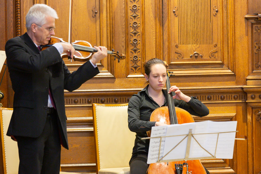 Sorgten für die perfekte musikalische Umrahmung: Karl Vorraber (Violine) und Nadja Stiegler (Violoncello). © Stadt Graz/Fischer Sorgten für die perfekte musikalische Umrahmung: Karl Vorraber (Violine) und Nadja Stiegler (Violoncello). © Stadt Graz/Fischer