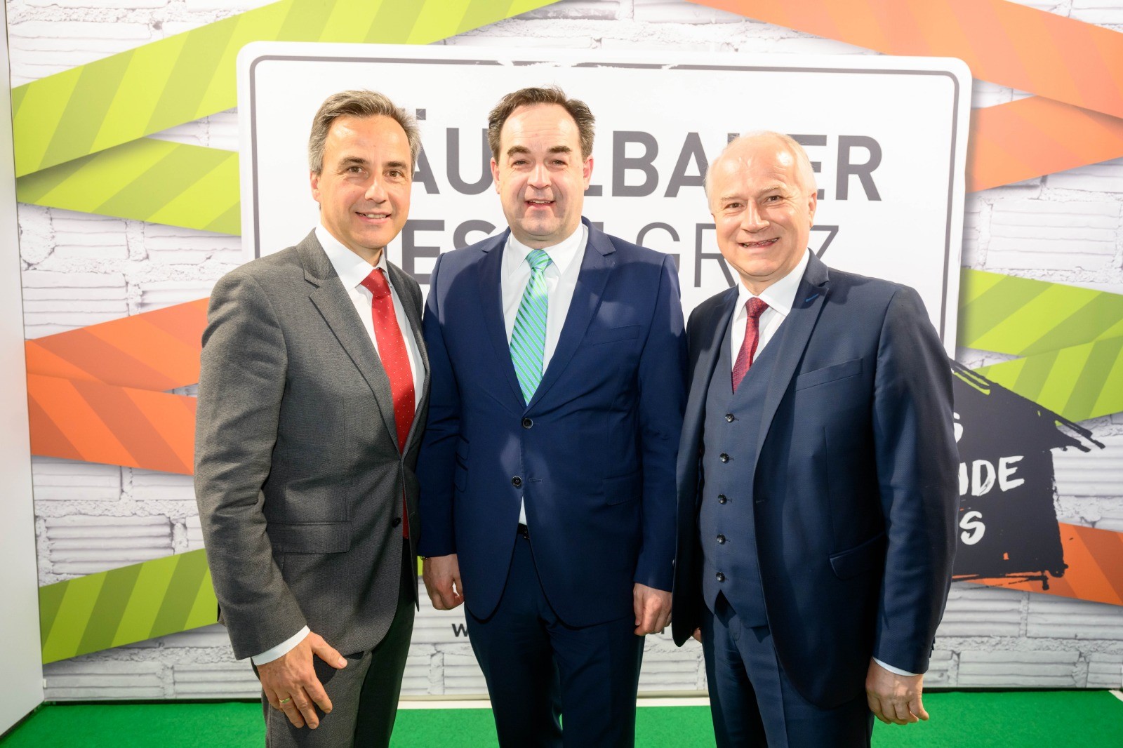 Bürgermeister Siegfried Nagl, mcg-CEO Armin Egger und Landesrat Johann Seitinger eröffneten gemeinsam die 36. Ausgabe der Häuslbauer. © MCG/Wieser Bürgermeister Siegfried Nagl, mcg-CEO Armin Egger und Landesrat Johann Seitinger eröffneten gemeinsam die 36. Ausgabe der Häuslbauer. © MCG/Wieser