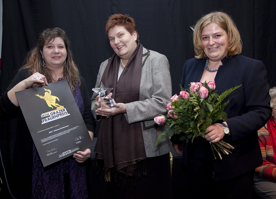 v.r.n.l.: Elke Edlinger (damalige Frauenstadträtin), Johanna Klostermann (Preisträgerin, FIT - Frauen in die Technik), Doris Kirschner (Leiterin Referat Frauen & Gleichstellung)