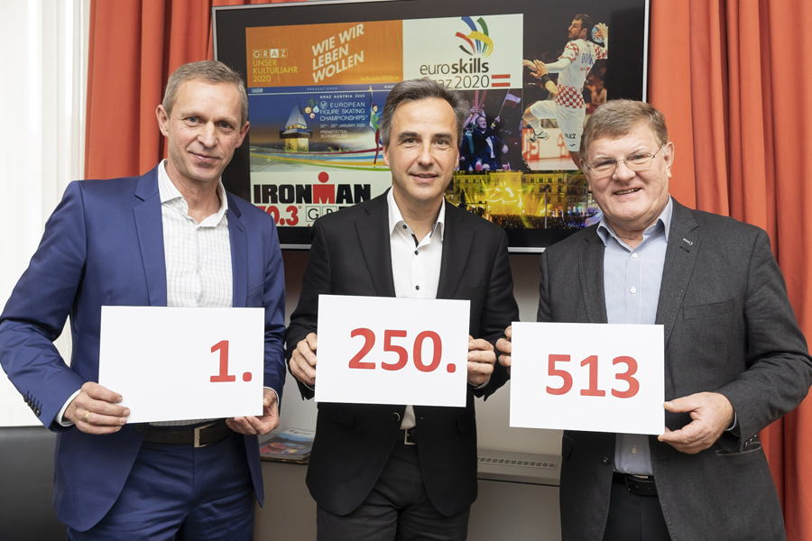 Rekordhalter: Bgm. Siegfried Nagl (Mitte) präsentiert mit den Touristikern Dieter Hardt-Stremayr (l.) und Hubert Pferzinger den neuen Nächtigungsrekord. © Stadt Graz/Fischer Rekordhalter: Bgm. Siegfried Nagl (Mitte) präsentiert mit den Touristikern Dieter Hardt-Stremayr (l.) und Hubert Pferzinger den neuen Nächtigungsrekord.