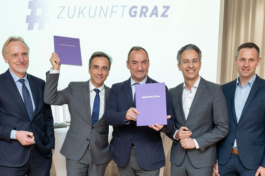 Die Farbe Lila, trägt die Agenda 22 Plus: Stadtrat Günter Riegler, Bürgermeister Siegfried Nagl, Bürgermeister-Stellvertreter Mario Eustacchio, Stadtrat Kurt Hohensinner und FP-Klubobmann Armin Sippel (v. l.) präsentierten heute die Bilanz und 82 neue Ideen für Graz. © Stadt Graz/Fischer Die Farbe Lila, trägt die Agenda 22 Plus: Stadtrat Günter Riegler, Bürgermeister Siegfried Nagl, Bürgermeister-Stellvertreter Mario Eustacchio, Stadtrat Kurt Hohensinner und FP-Klubobmann Armin Sippel (v. l.) präsentierten heute die Bilanz und 82 neue Ideen für Graz. © Stadt Graz/Fischer
