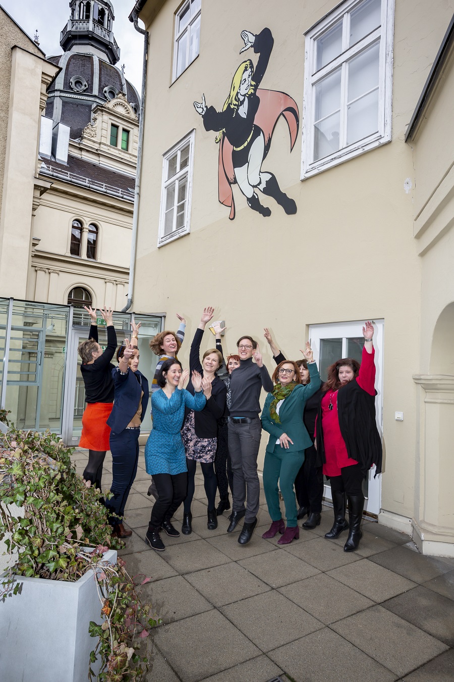 Hochkarätige Jury für Frauenpreis Lebenswerk : Anita Ziegerhofer, Bernadette Pöcheim, Gerlinde Pölsler (vorne), Sibylle Dienesch (hinten), STRin Judith Schwentner, Lydia Lieskonig (hinten), Eva Taxacher, Edith Hornig, Barbara Kasper, Doris Kirschner © Stadt Graz/Foto Fischer Hochkarätige Jury für Frauenpreis Lebenswerk : Anita Ziegerhofer, Bernadette Pöcheim, Gerlinde Pölsler (vorne), Sibylle Dienesch (hinten), STRin Judith Schwentner, Lydia Lieskonig (hinten), Eva Taxacher, Edith Hornig, Barbara Kasper, Doris Kirschner © Stadt Graz/Foto Fischer