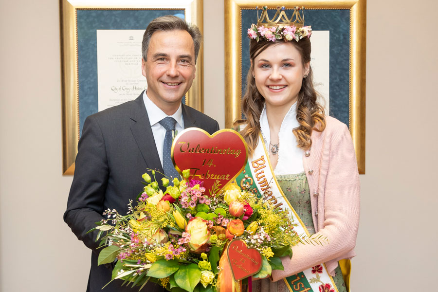 Blumenkönigin Elisabeth zu Gast bei Bürgermeister Siegfried Nagl im Rathaus.