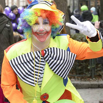 Zum Clown werden? Grenzen ausloten? Spaß haben? Beim Faschingsumzug lässt sich vieles ausleben. © Stadt Graz/Fischer Zum Clown werden? Grenzen ausloten? Spaß haben? Beim Faschingsumzug lässt sich vieles ausleben. © Stadt Graz/Fischer
