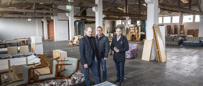 Sozialstadtrat Kurt Hohensinner mit dem Team des Möbellagers © Stadt Graz/Fischer Sozialstadtrat Kurt Hohensinner mit dem Team des Möbellagers