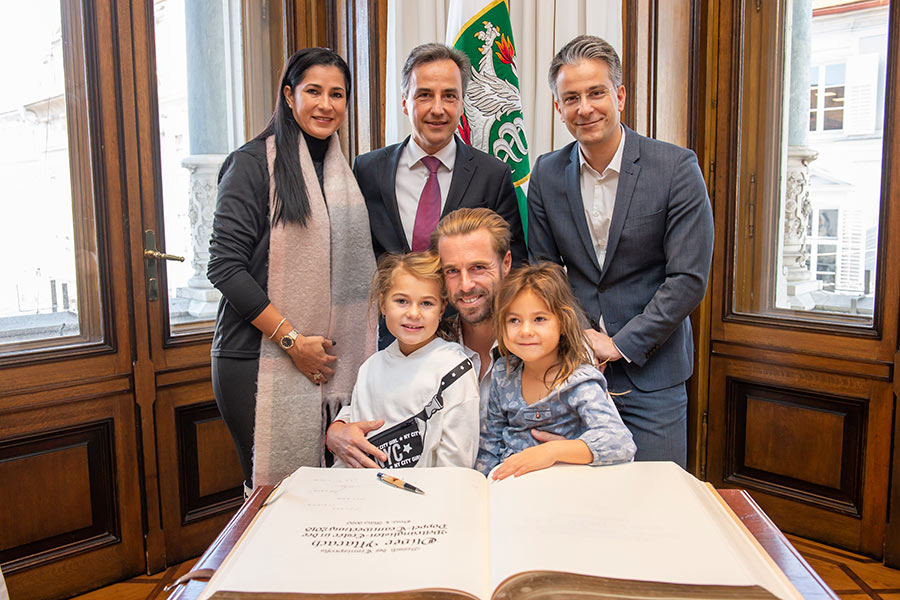 Eintragung ins Goldene Buch © Stadt Graz/Fischer Eintragung ins Goldene Buch