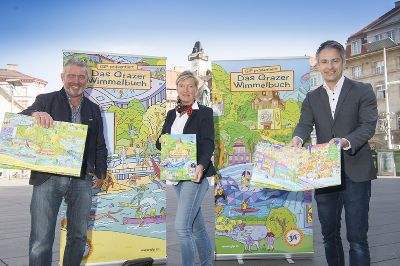 Die GiP-Geschäftsführer Sonja und Peter Schwarz präsentieren gemeinsam mit Familienstadtrat Kurt Hohensinner das neue Graz-Wimmelbuch. © Stadt Graz/Fischer Die GiP-Geschäftsführer Sonja und Peter Schwarz präsentieren gemeinsam mit Familienstadtrat Kurt Hohensinner das neue Graz-Wimmelbuch. © Stadt Graz/Fischer