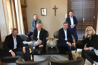 Citymanagement neu: Graz-Tourismus-GF Dieter Hardt-Stremayr, Holding-CEO Wolfgang Malik, Citymanager Heimo Maieritsch, Bürgermeister Siegfried Nagl, Holding-Marketingleiter Richard Peer und die Leiterin der Abteilung für Wirtschafts- und Tourismusentwicklung Andrea Keimel (v. l.) © Stadt Graz Citymanagement neu: Graz-Tourismus-GF Dieter Hardt-Stremayr, Holding-CEO Wolfgang Malik, Citymanager Heimo Maieritsch, Bürgermeister Siegfried Nagl, Holding-Marketingleiter Richard Peer und die Leiterin der Abteilung für Wirtschafts- und Tourismusentwicklung Andrea Keimel (v. l.) © Stadt Graz