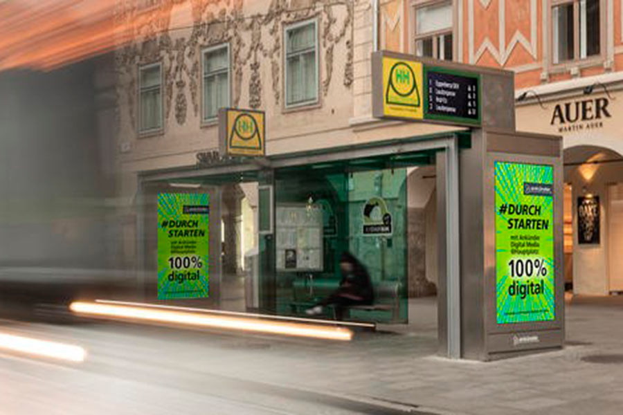 Die Wartehäuser auf dem Hauptplatz erhalten digitale Werbeflächen © Christian Jungwirth Die Wartehäuser auf dem Hauptplatz erhalten digitale Werbeflächen © Christian Jungwirth