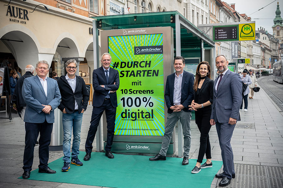 Die Wartehäuser auf dem Hauptplatz erhalten digitale Werbeflächen © Christian Jungwirth Die Wartehäuser auf dem Hauptplatz erhalten digitale Werbeflächen © Christian Jungwirth
