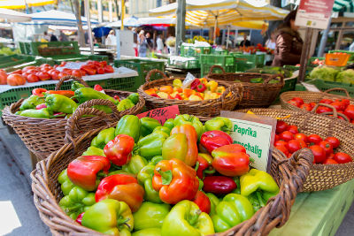 Regionale und saisonale Lebensmittel, am besten frisch vom Bauernmarkt in Graz, schützen ebenso das Klima. © Graz Tourismus/Harry Schiffer Regionale und saisonale Lebensmittel, am besten frisch vom Bauernmarkt in Graz, schützen ebenso das Klima.