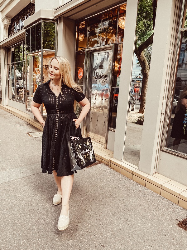 Carina beim Shopping Carina beim Shopping