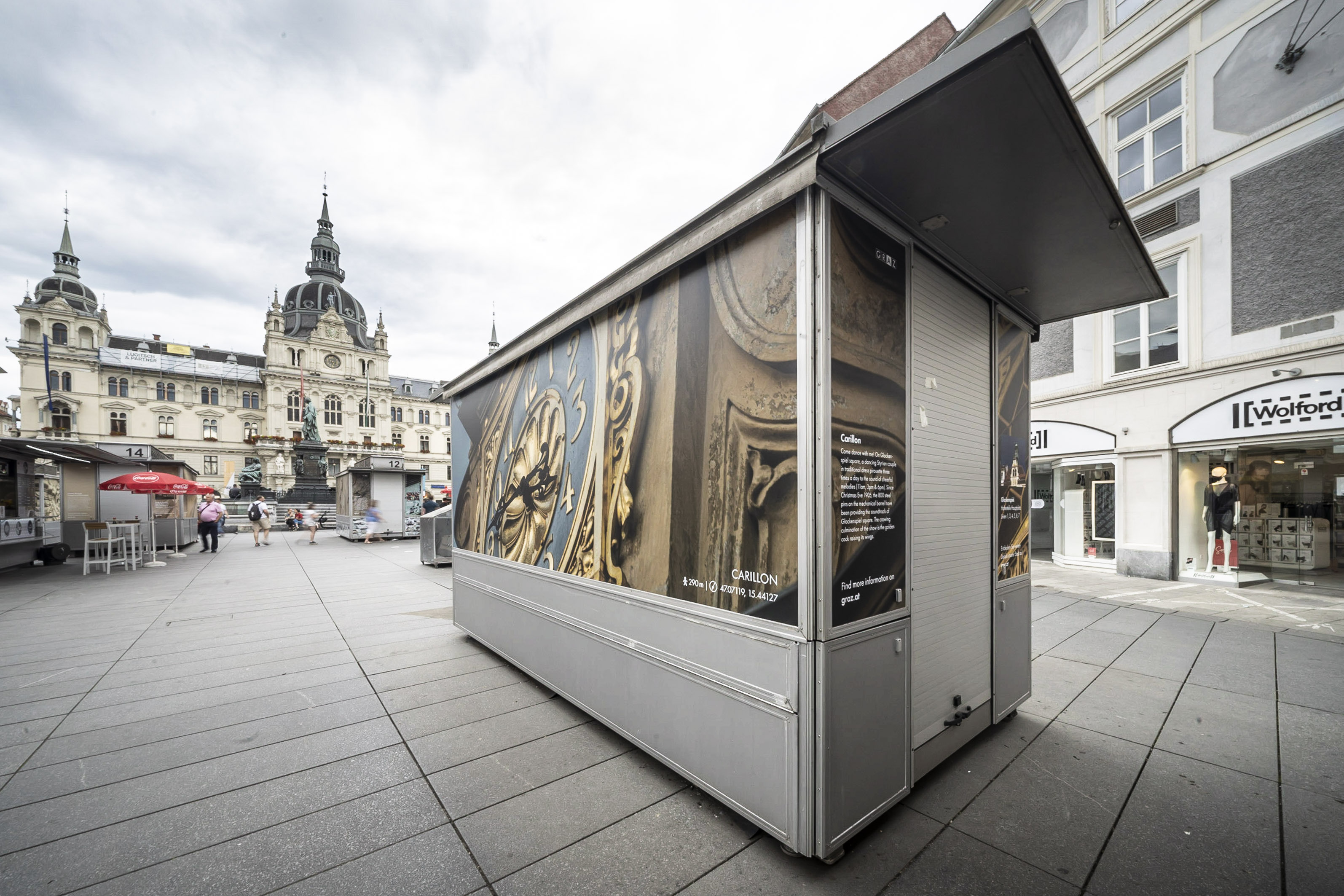 Die neu gestalteten Markstände am Hauptplatz