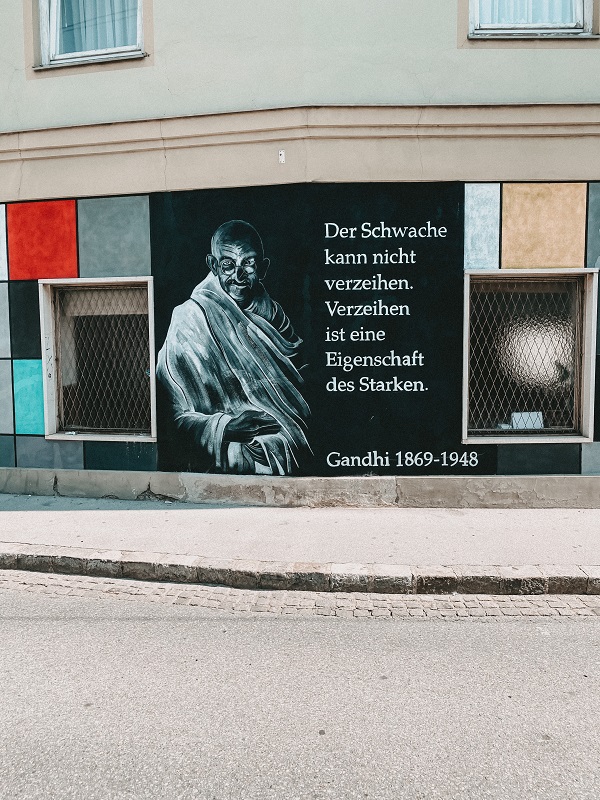 Der Schwache kann nicht verzeihen. Verzeihen ist eine Eigenschaft des Starken. Der Schwache kann nicht verzeihen. Verzeihen ist eine Eigenschaft des Starken.