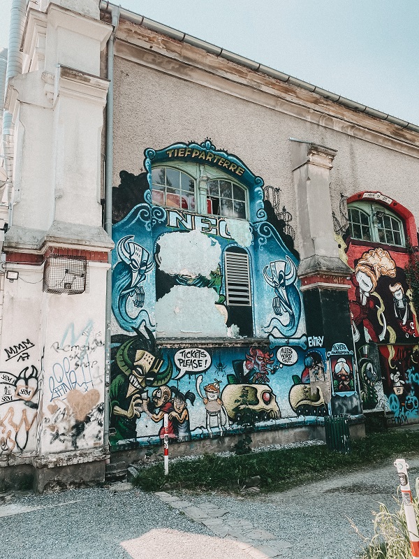 Graffitis an den Mauern der Postgarage Graffitis an den Mauern der Postgarage