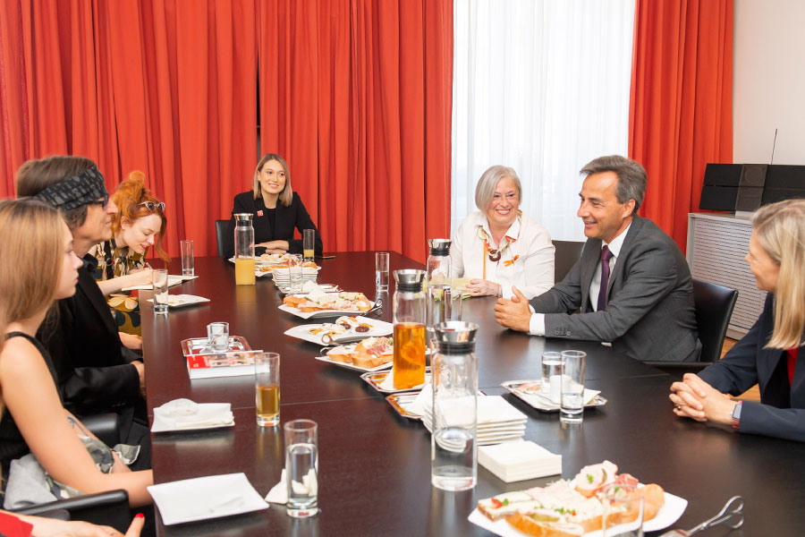 Vor der Eintragung ins Goldene Buch wurde angeregt diskutiert. © Stadt Graz/Fischer Vor der Eintragung ins Goldene Buch wurde angeregt diskutiert.